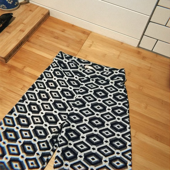 Zara Stretchy Flare Pants - Picture 1 of 13